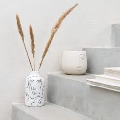 Maisons Du Monde Jarres Et Cache-pots Cache-pot En Ciment Blanc Motif Visage Sculpté H15 -Plantes vertes Soldes cache pot en ciment blanc motif visage sculpte h15 1000 14 34 212004 7